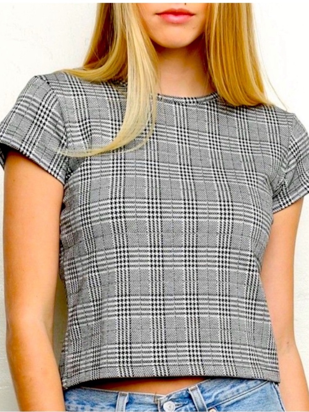 Brandy Melville Black & White Houndstooth Short Sleeve Knit Crew Neck Crop Tee - Picture 2 of 7